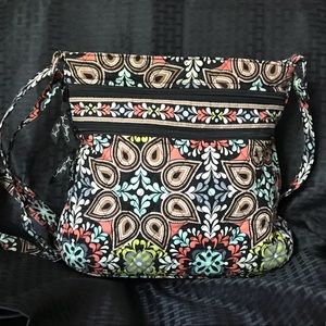 🌻MAKE ME AN OFFER🌻 Vera Bradley Triple Zip
